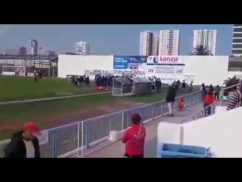 Hinchas de Iquique interrumpieron la práctica