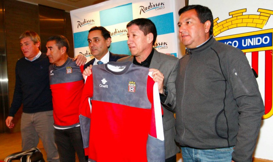 Jaime Vera fue presentado como el nuevo entrenador de Curicó Unido