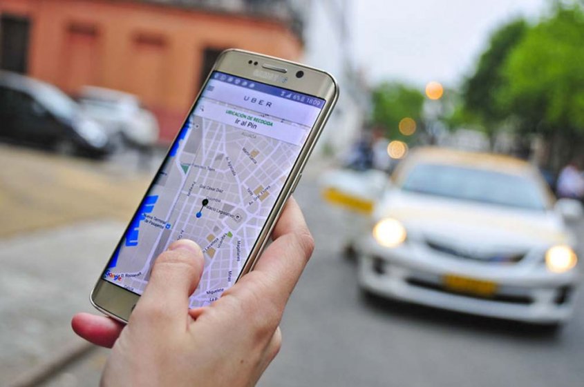 Gobierno fija suma urgencia a proyecto que regula plataformas tecnológicas de transporte