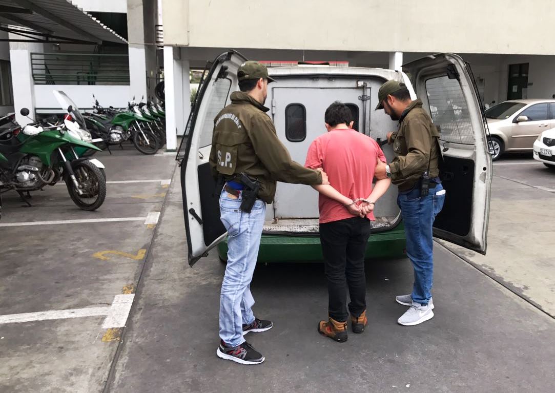 Robaban en vehículos estacionados en el centro de la ciudad