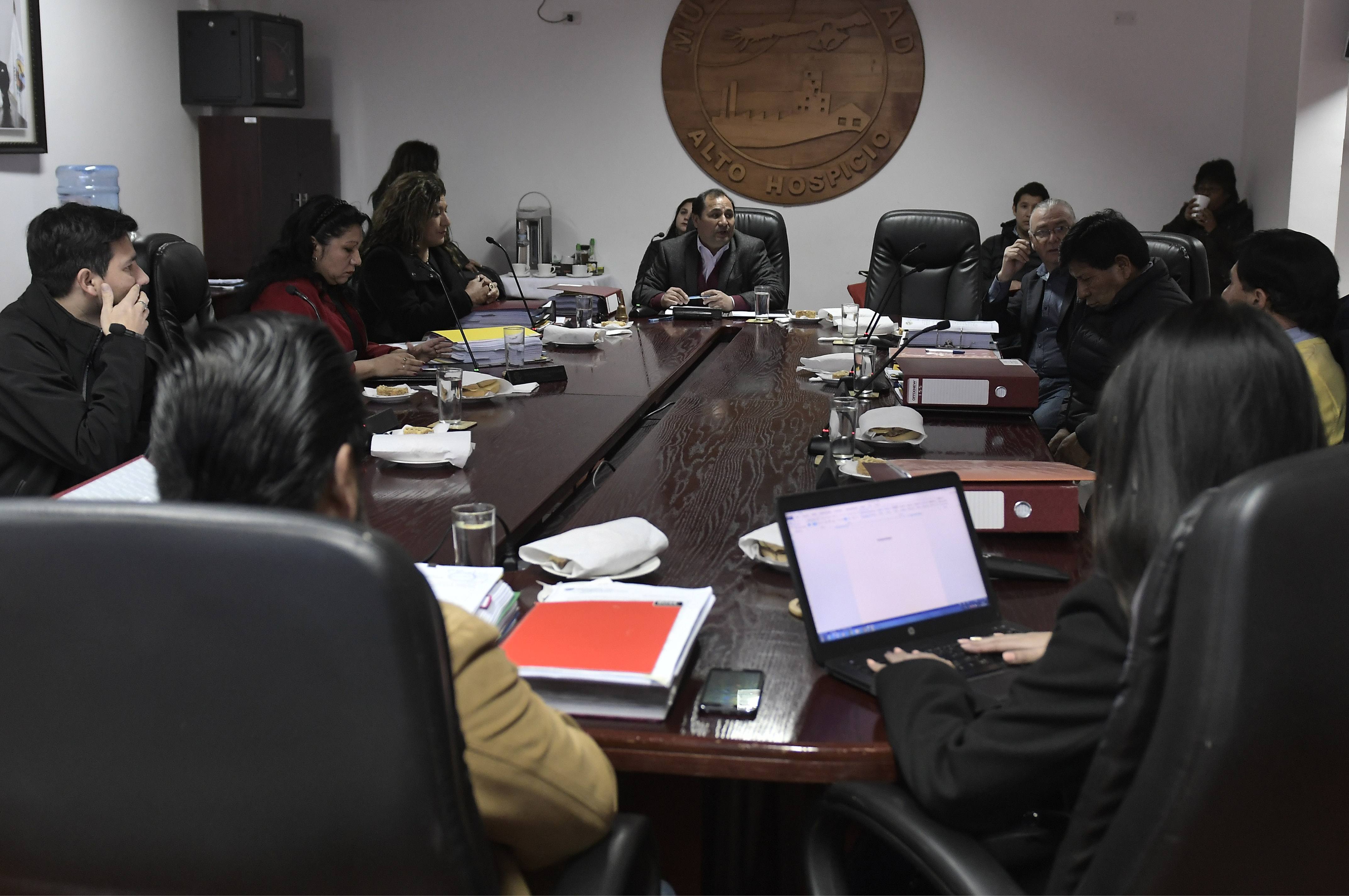 Municipalidad de Alto Hospicio adquiere dos buses y un taxibús para la comunidad