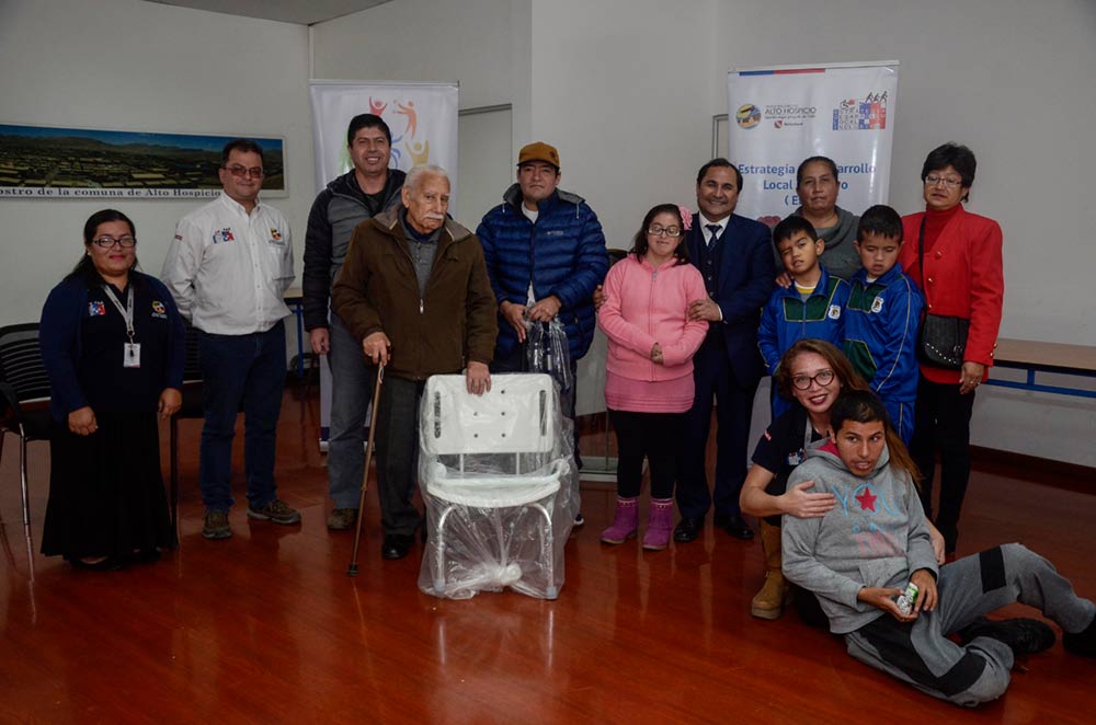 Alcalde Patricio Ferreira participa de ayudas técnicas y aporte monetario a personas en situación de discapacidad