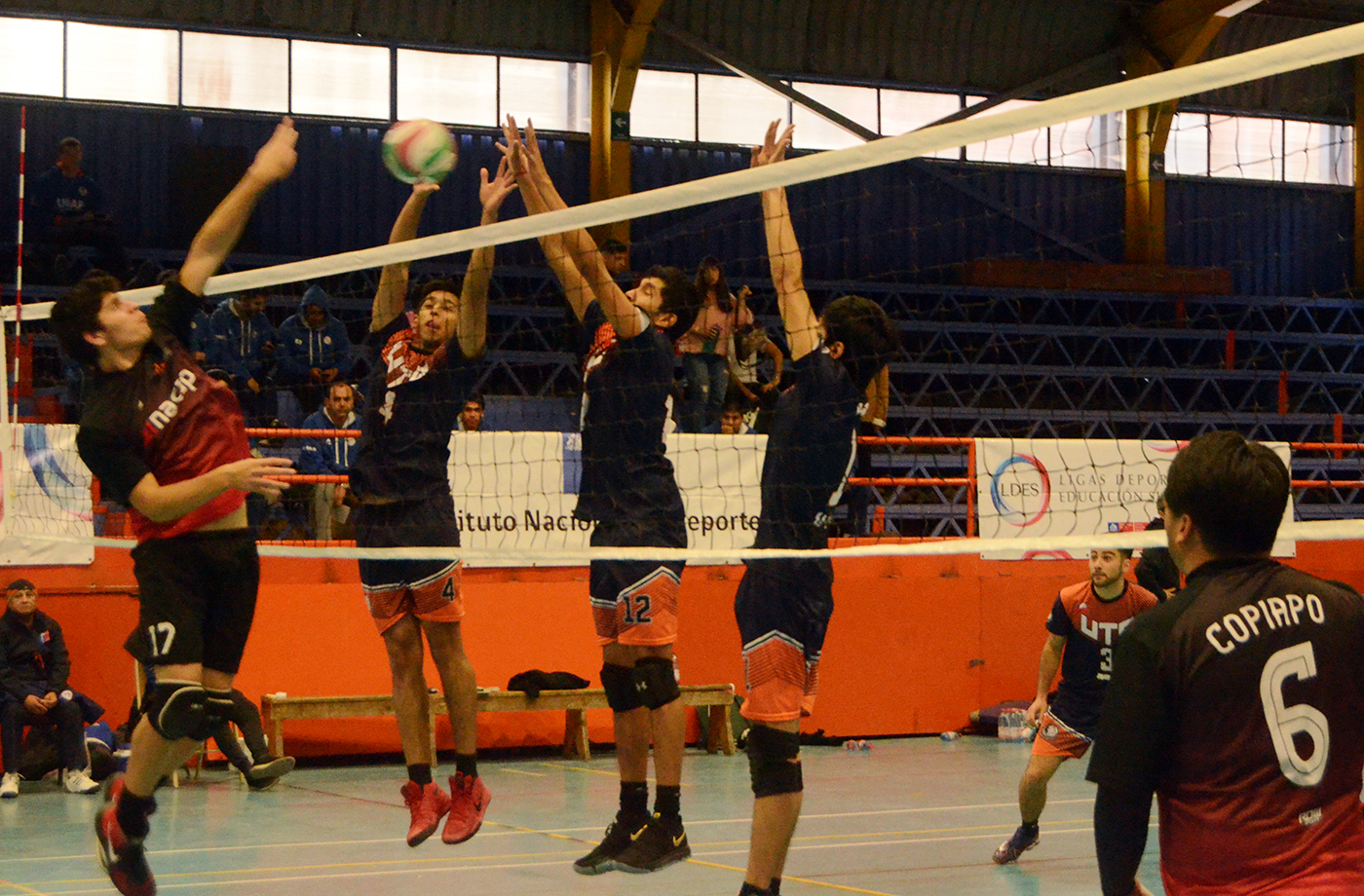 Favoritos inician con el pie derecho  Zonal de Vóleibol Masculino LDES