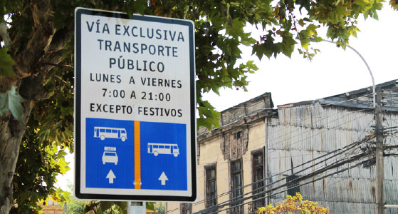 Ministerio de Transporte entregará partes de cortesía a quienes se estacionen en pistas exclusivas “Sólo Buses”