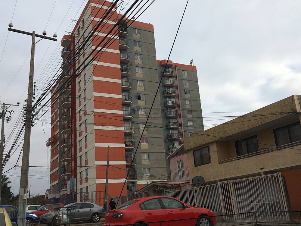 Edificio luce nuevo rostro: Colaborando con la imagen de Iquique
