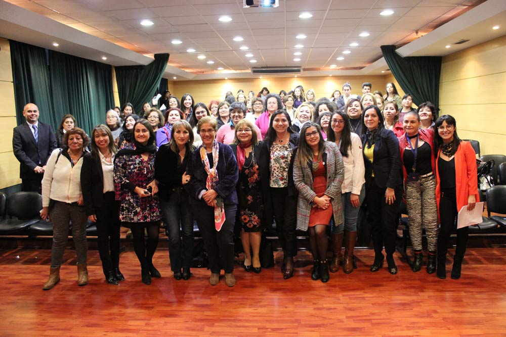 Mujeres celebran plenario en Iquique