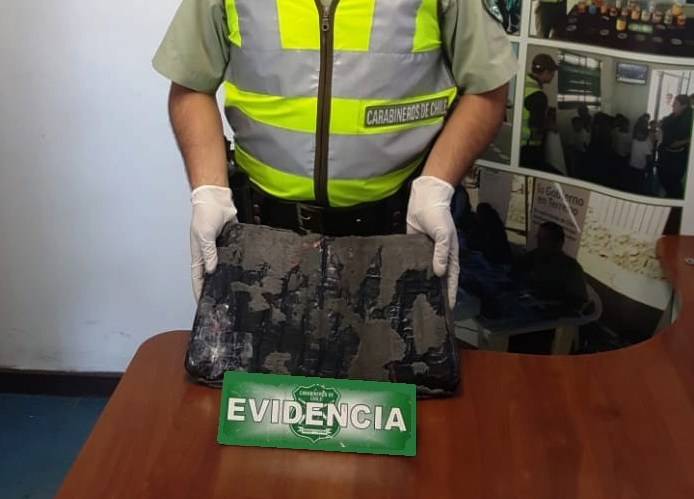 Viajaba con pasta base oculta en su equipaje