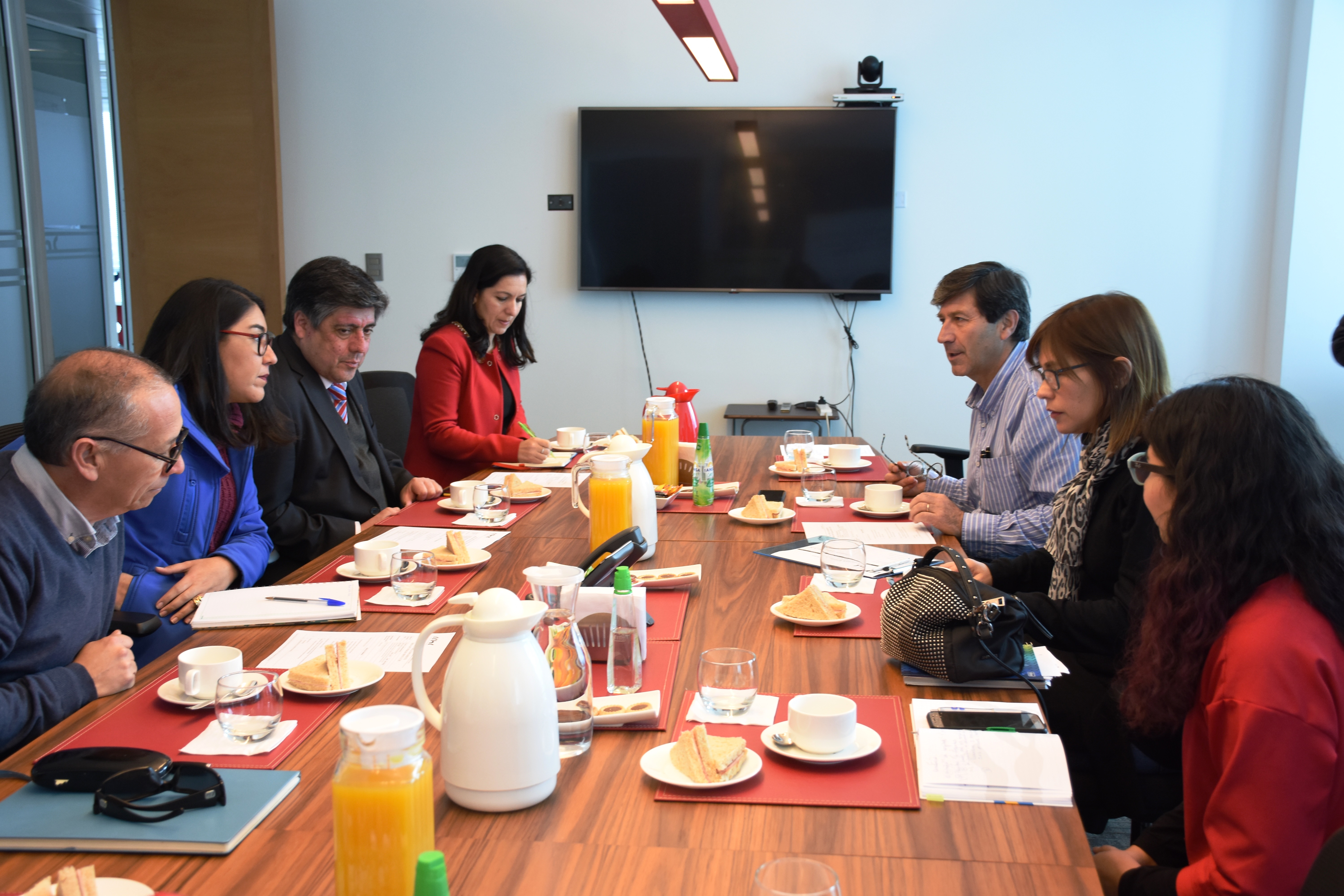 Mesa Regional Público- Privada sesiona para evaluar avances en gestión por déficit habitacional