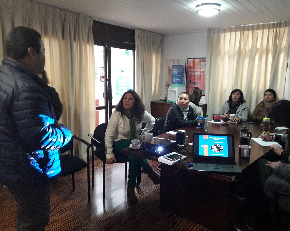 Dictaron taller sobre planes de evacuación y  zonas seguras en la Dirección de SernamEG