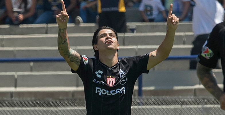 Víctor Dávila saca la cara por Chile en el fútbol mexicano