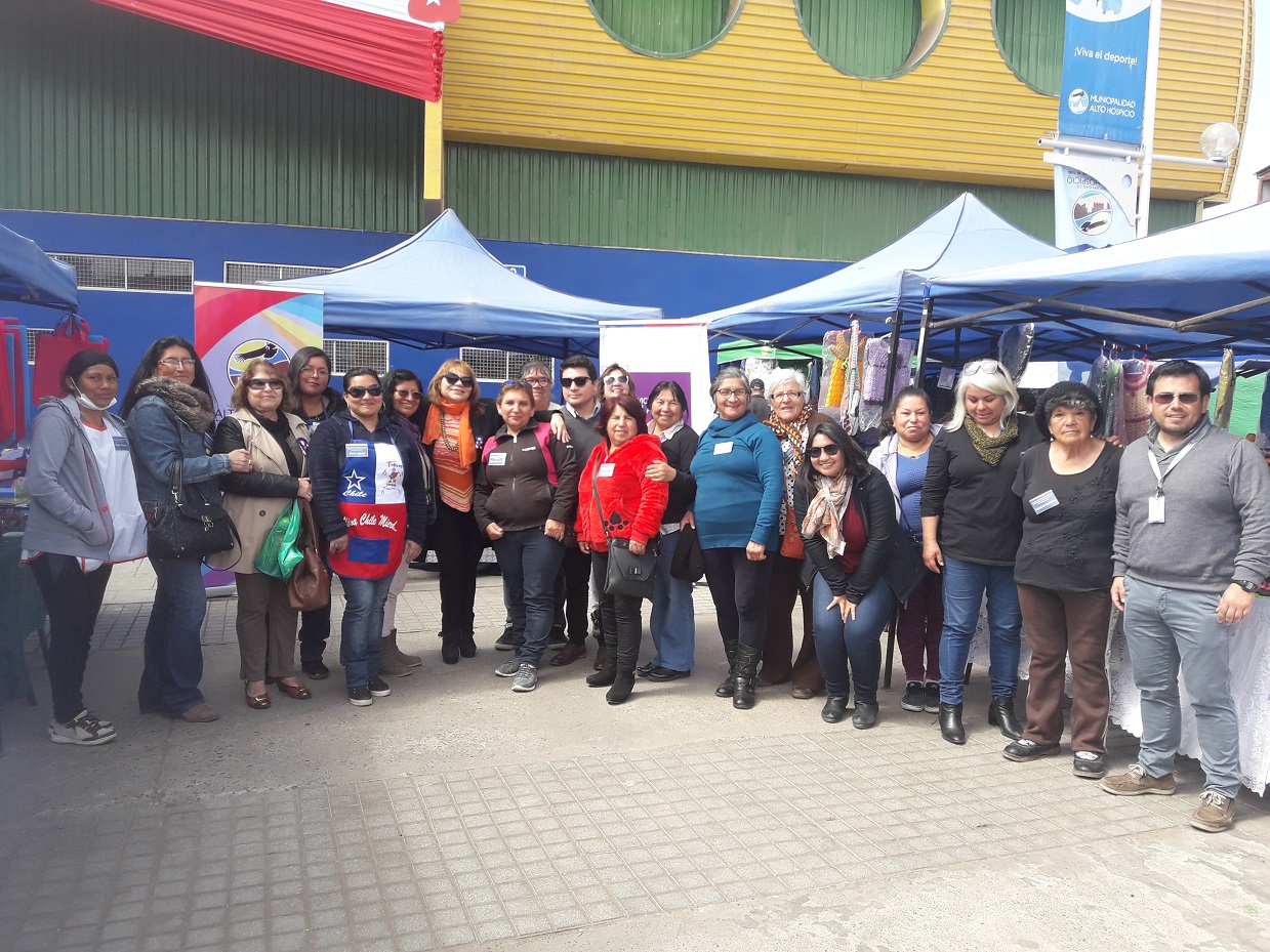 Jefas de Hogar expusieron sus talentos en feria emprendedora en Alto Hospicio