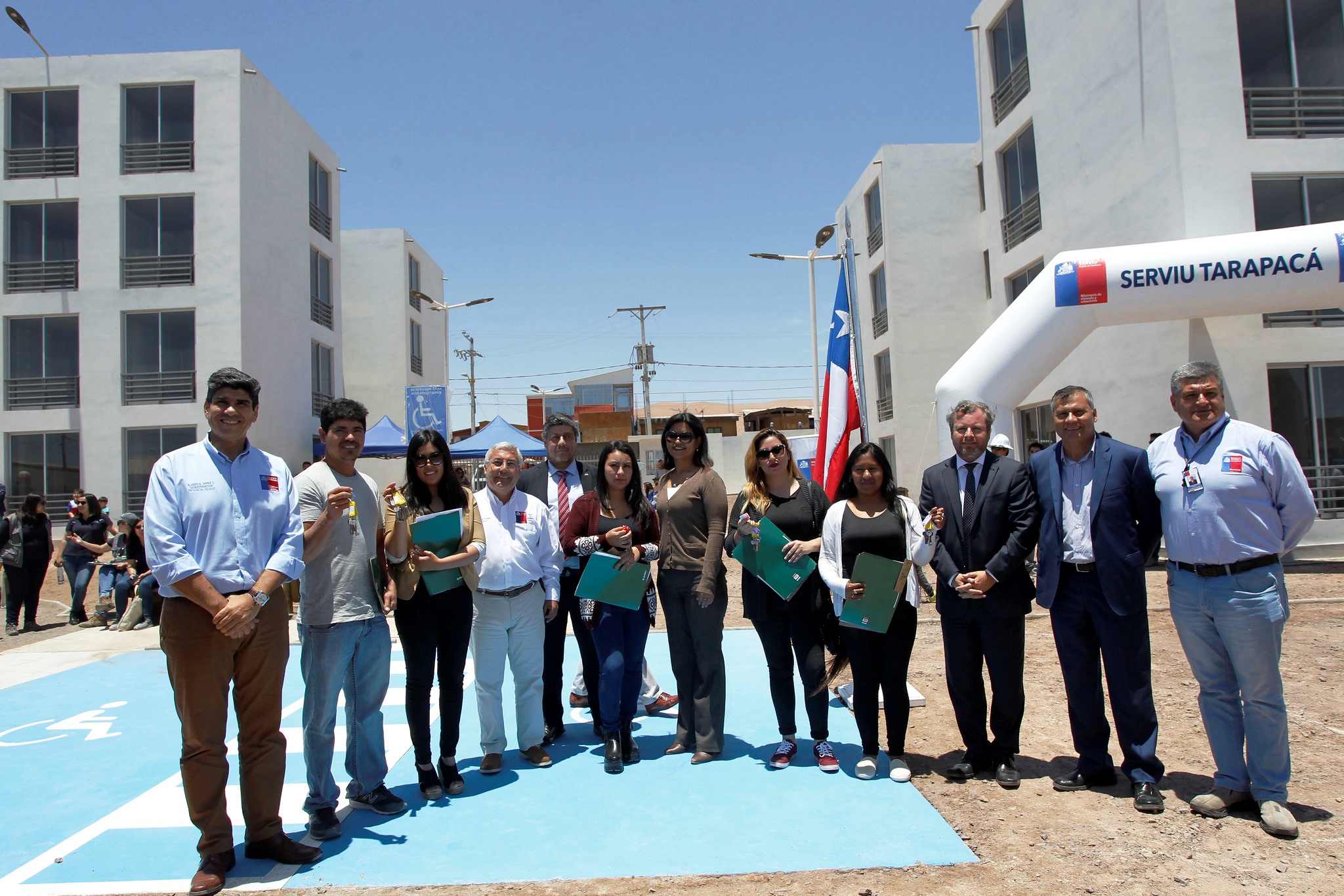 Conjunto Habitacional Krishna I y II: 64 familias felices con sus nuevos departamentos