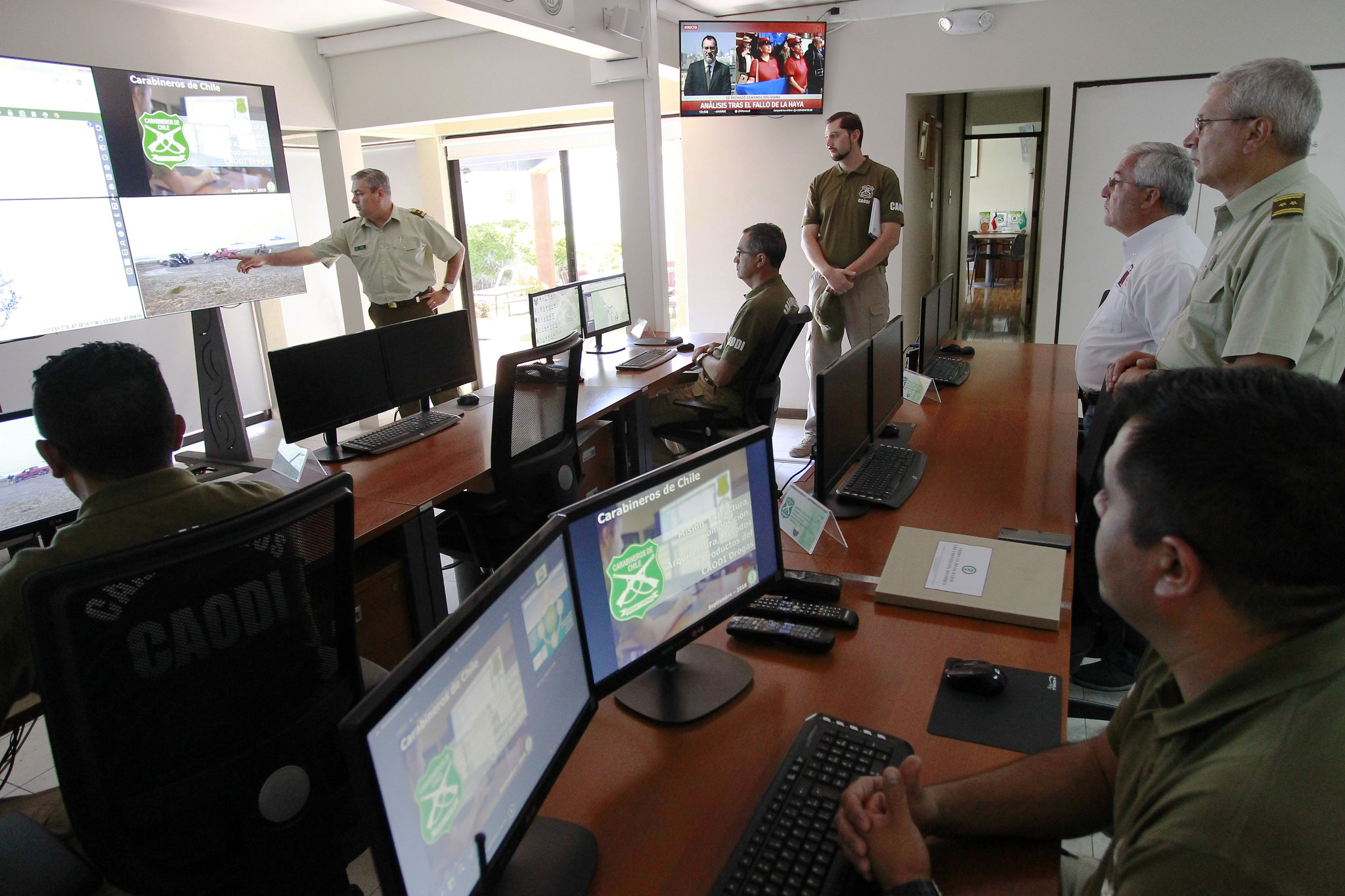 Intendente de Tarapacá visitó dependencias del Centro de Análisis y Operaciones de Drogas