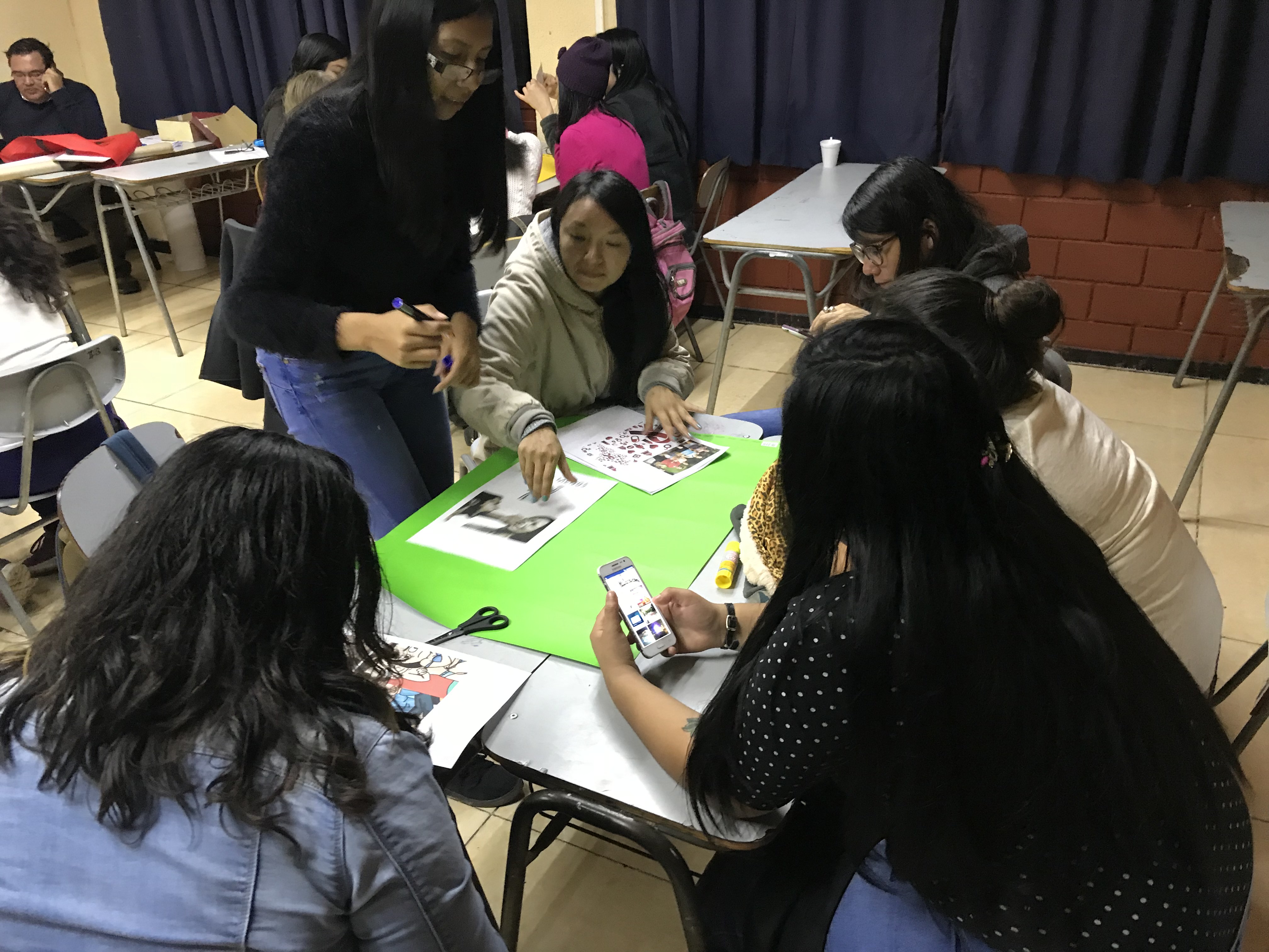 Alumnas de Jornada nocturna del Liceo Pablo Neruda participaron en taller de derechos sexuales