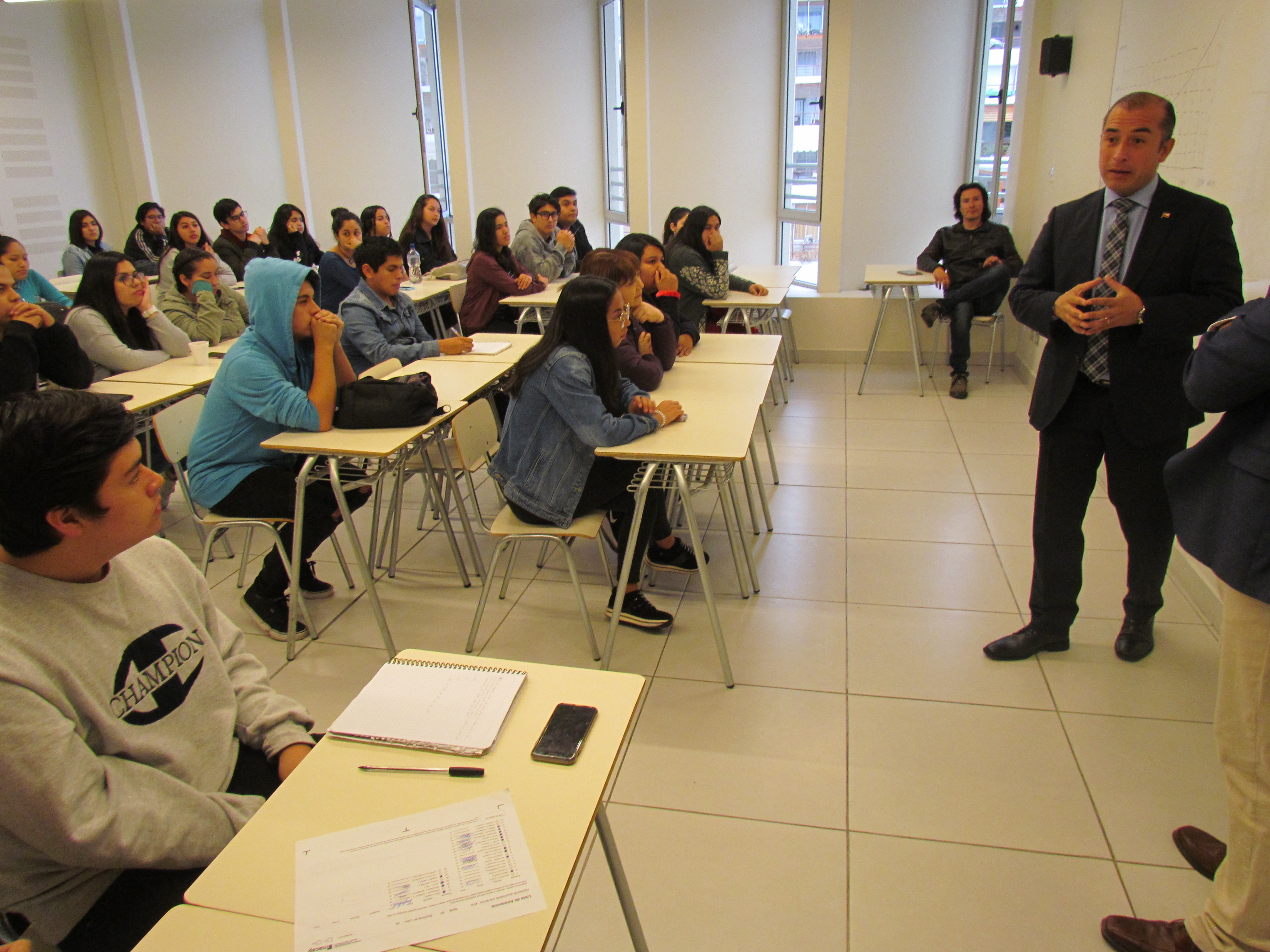 Seremi de Educación de Tarapacá explicó cómo acceder a beneficios estudiantiles de la educación superior