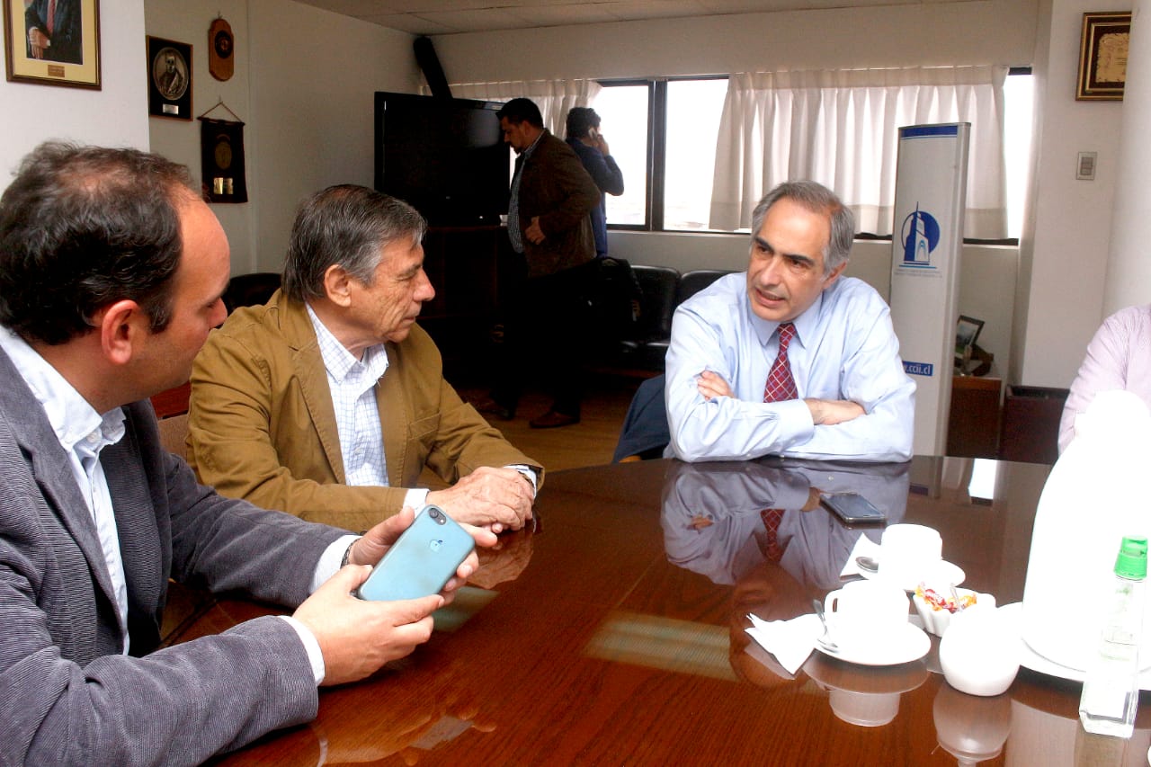Senador Francisco Chahúan sostuvo encuentro con presidente de la Cámara de Comercio de Iquique