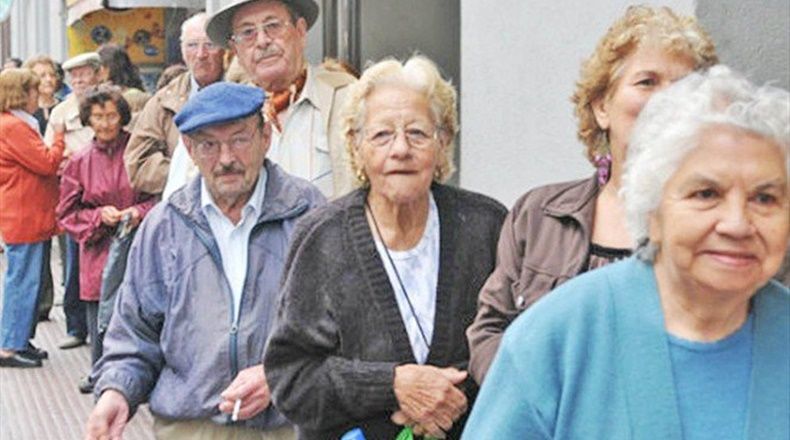 Superintendencia de Salud invita a adultos mayores a conocer beneficios que entrega el AUGE/GES