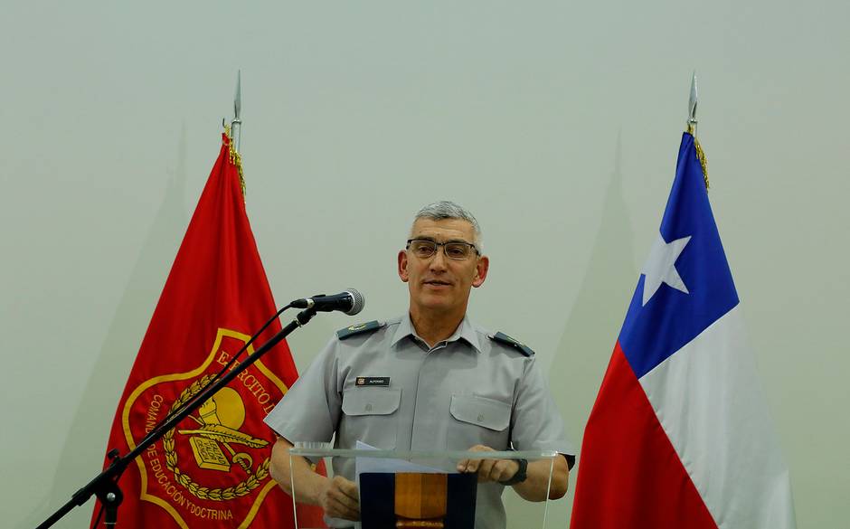 Ejército pide la renuncia al director de la Escuela Militar por homenaje a Miguel Krassnoff