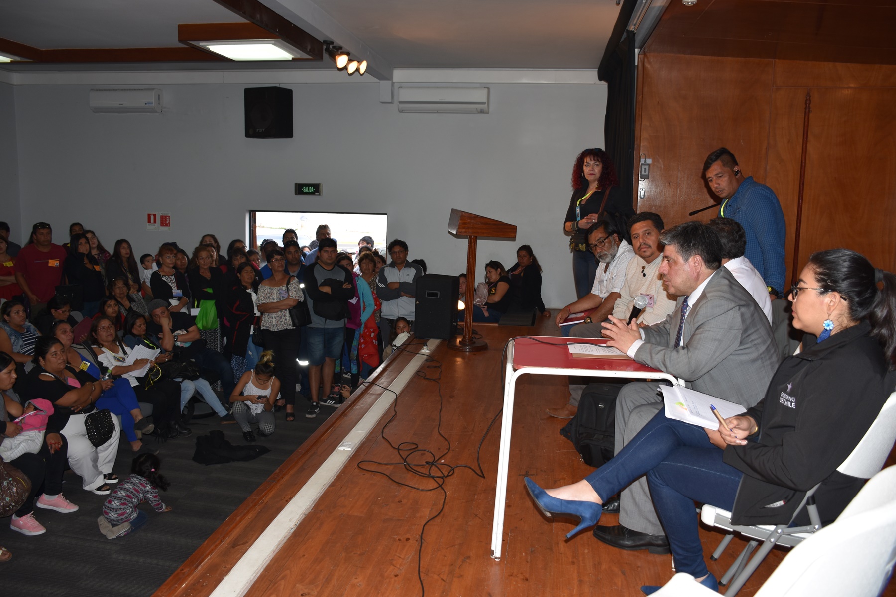 Autoridades regionales del Minvu se reúnen con 9 comités de vivienda de barrios transitorios