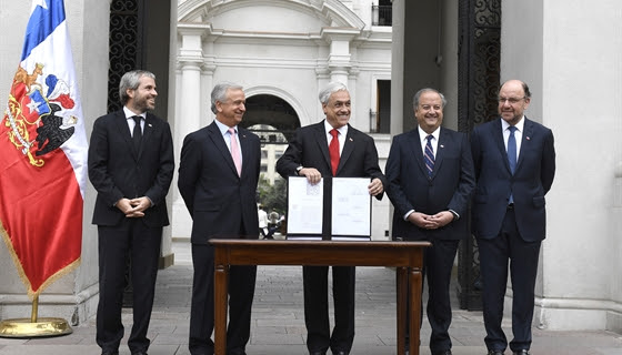 Presidente Piñera firma proyecto de reforma al sistema de pensiones