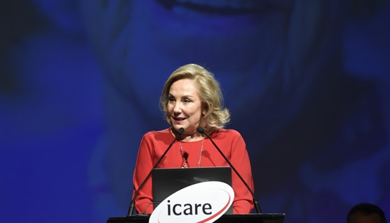 Cecilia Morel expone en ICARE y hace llamado a acoger a los adultos mayores