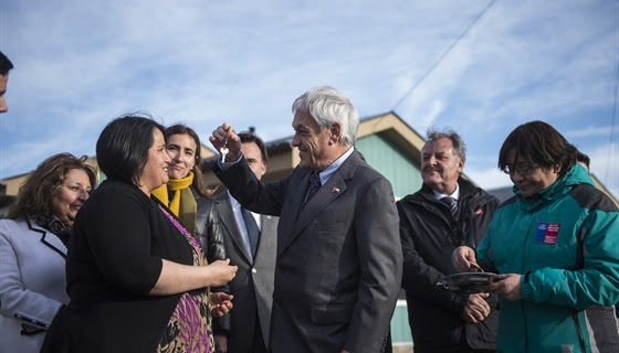 Presidente Piñera entrega viviendas en Punta Arenas