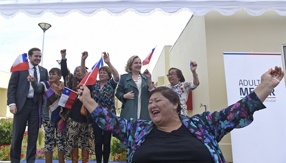 Cecilia Morel participa en inauguración de viviendas diseñadas y acondicionadas especialmente para adultos mayores