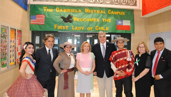 Gabriela Mistral Foundation Inc. de Nueva York dona equipos computacionales
