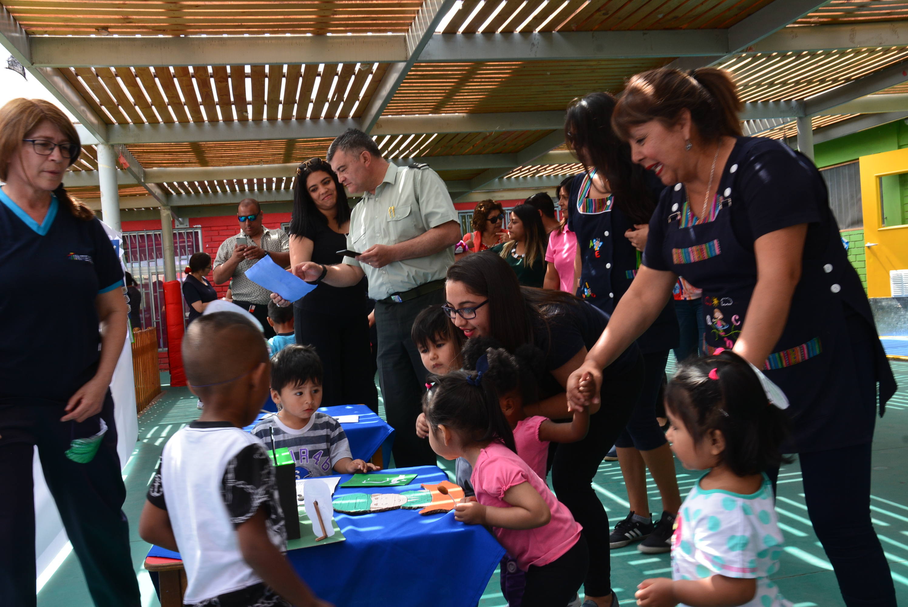Funcionarios de Gendarmería visitaron  Jardín Infantil “Tambito”