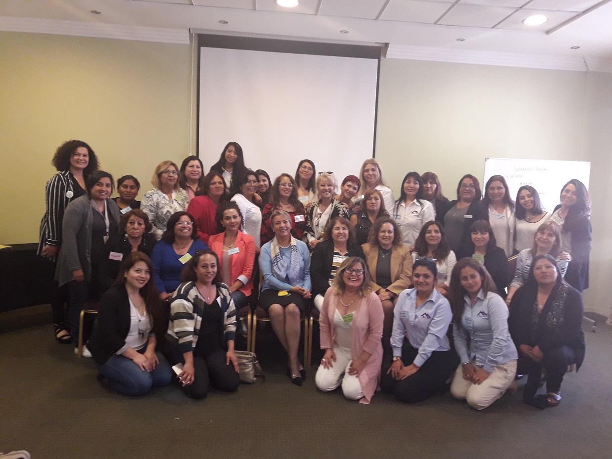50 mujeres participaron en Conversatorio Regional