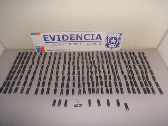 Aduanas detecta a 16 pasajeros con 19 kilos de cocaína