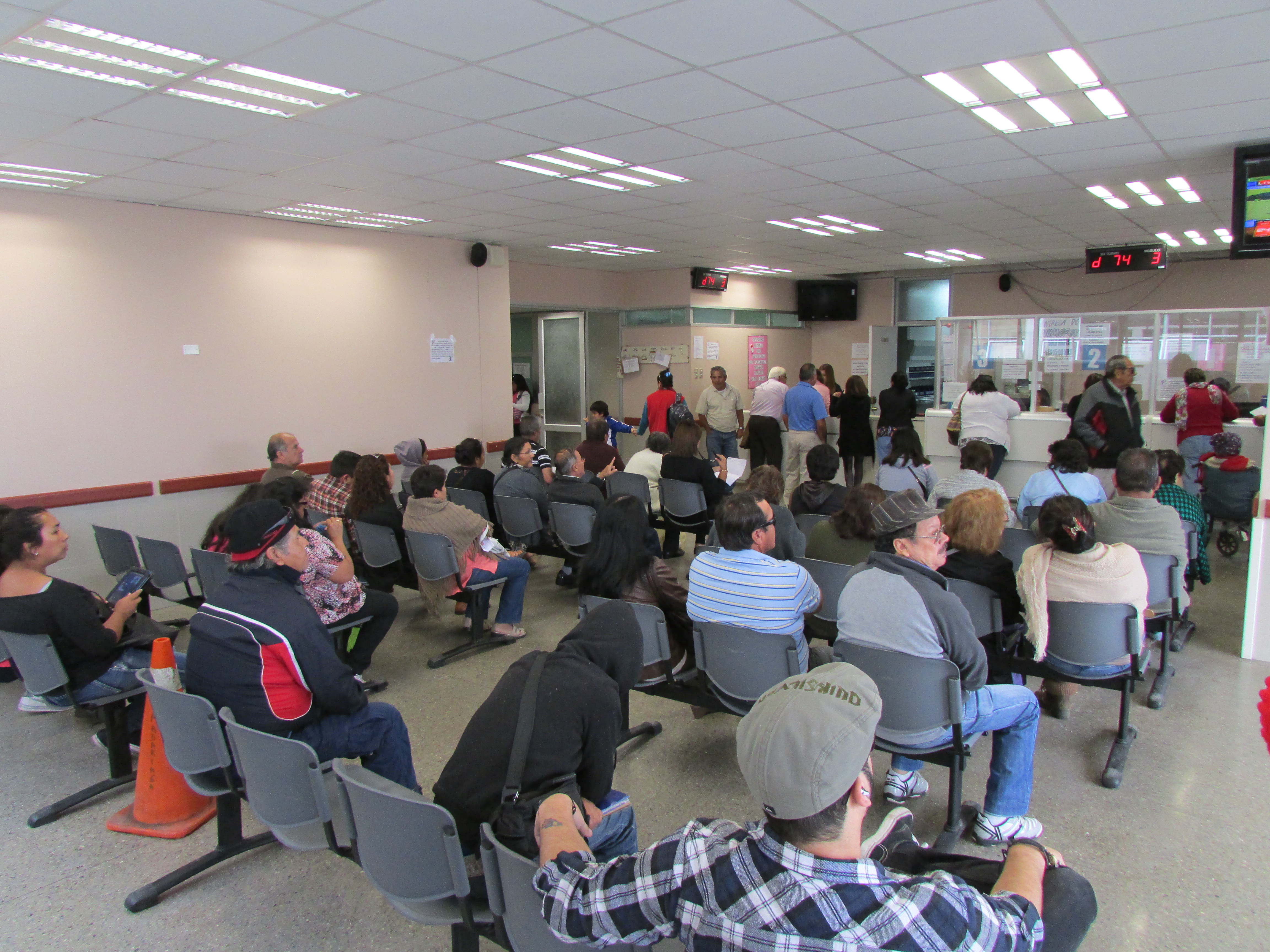 Farmacia del hospital atenderá casos especiales este sábado de 9 a 13 horas