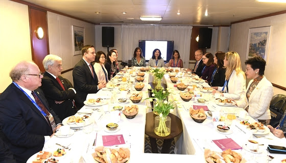 Presidente Piñera llega a Papúa Nueva Guinea y se reúne con mujeres políticas líderes