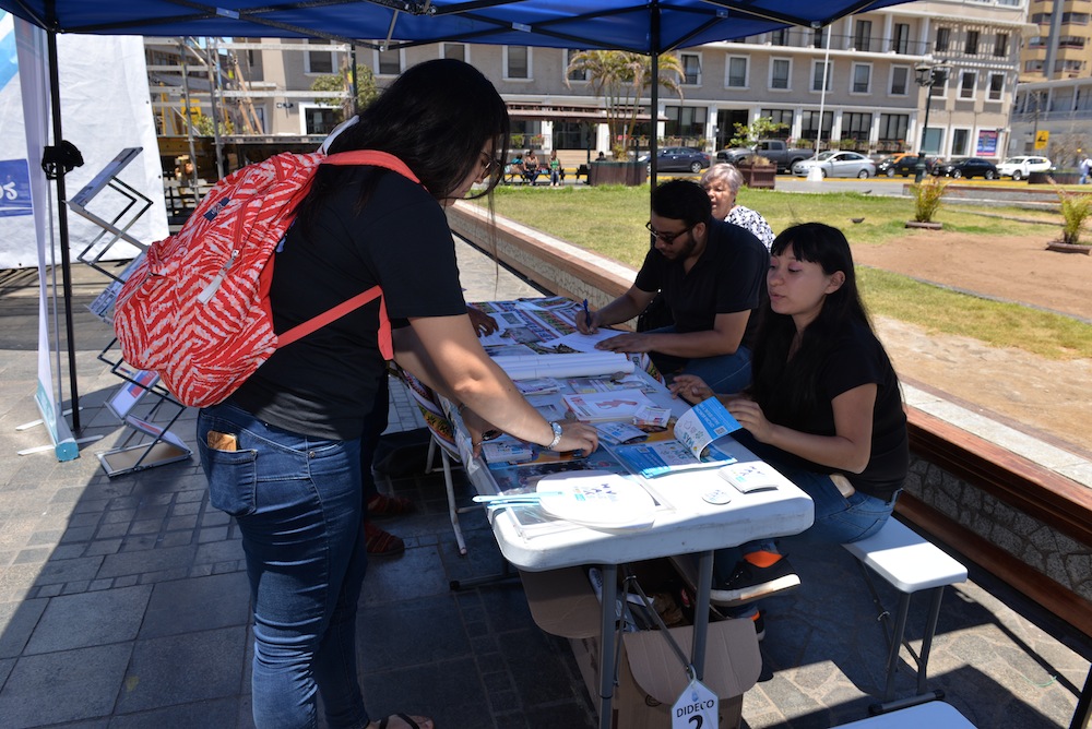 Feria Educativa: Más de 50 test de VIH tomó salud municipal en la Plaza Prat