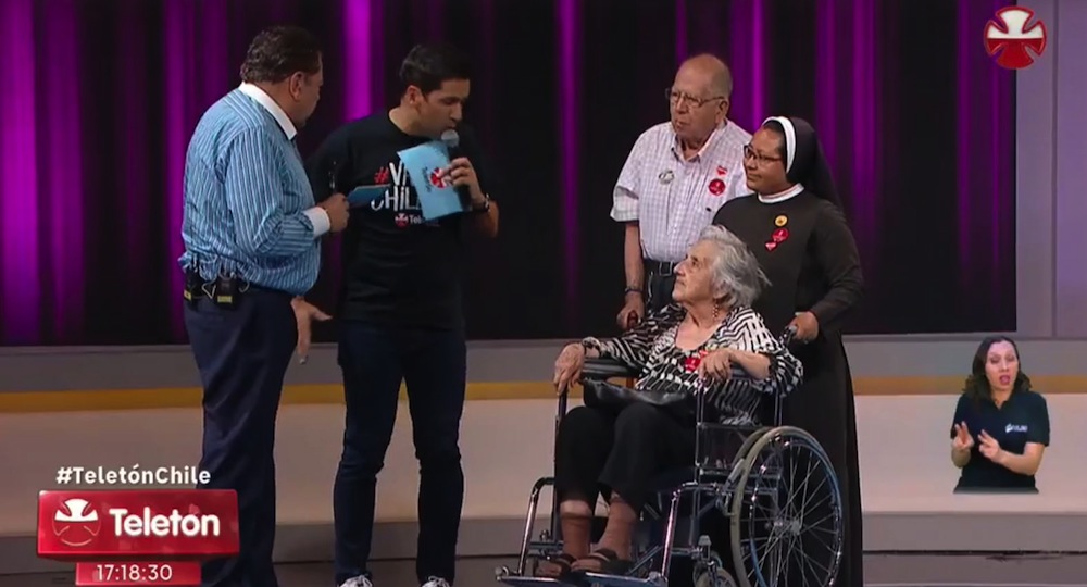 Un ejemplo de solidaridad: Residentes de Fundación Las Rosas conmovieron con significativo aporte a la Teletón