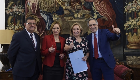Cecilia Morel recibe a nueva comisión especial del Adulto Mayor del Senado para iniciar trabajo conjunto