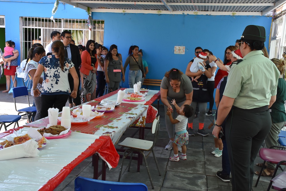 Una Navidad feliz para niños del jardín “Sonrisa de Bebé” del CCP