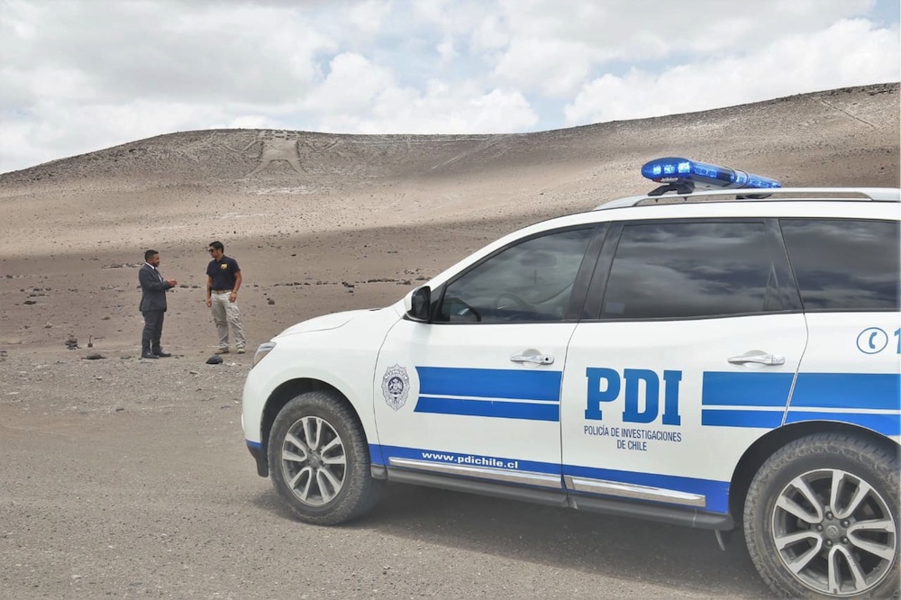 Gracias a las diligencias de la Bidema Arica, fue posible la detención de tres personas, dos chilenos y una belga, que dañaron geoglifo “Gigante de Tarapacá”﻿