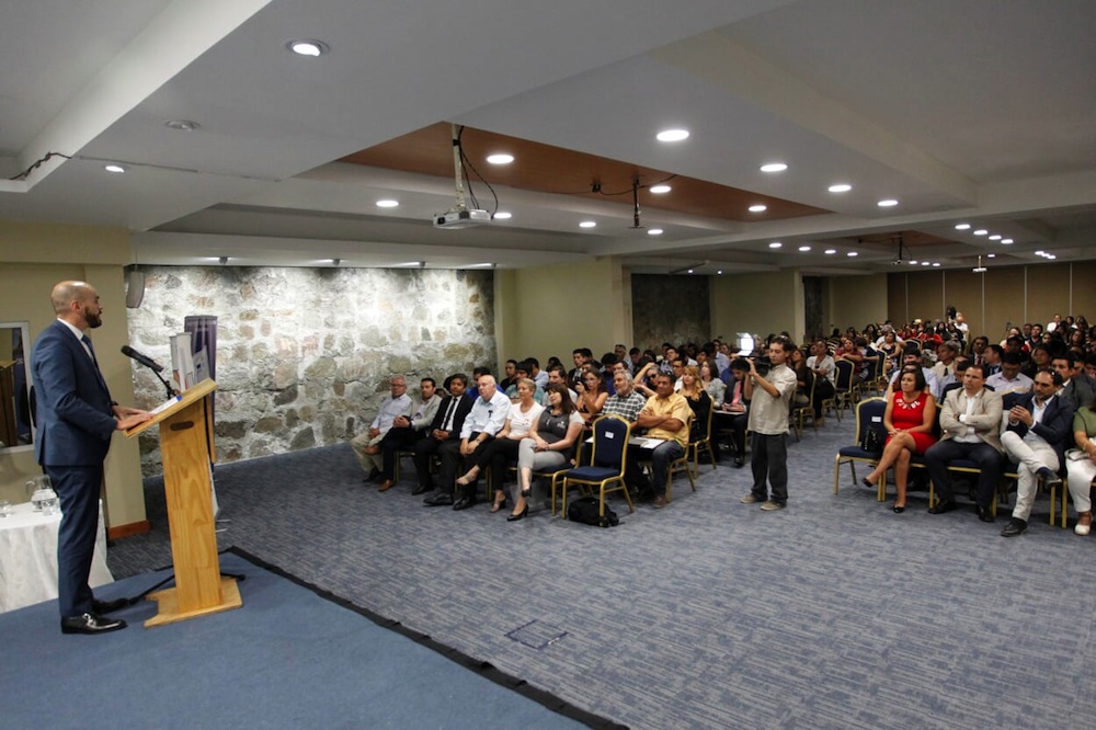 Iniciativa de Teck: “Elige Crecer” certifica a los primeros 194 egresados en Carpintería, Gasfitería y Electricidad Domiciliaria