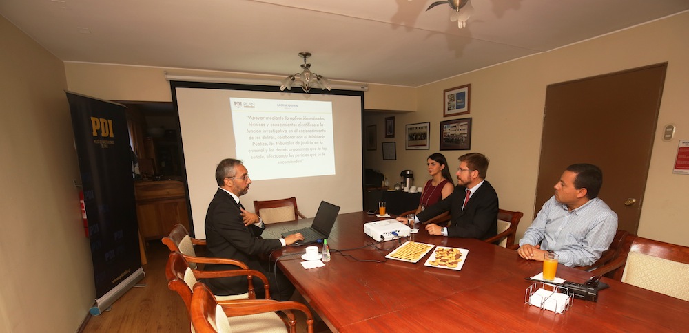 Seremi de Justicia y Derechos Humanos realiza recorrido por el LACRIM de la PDI