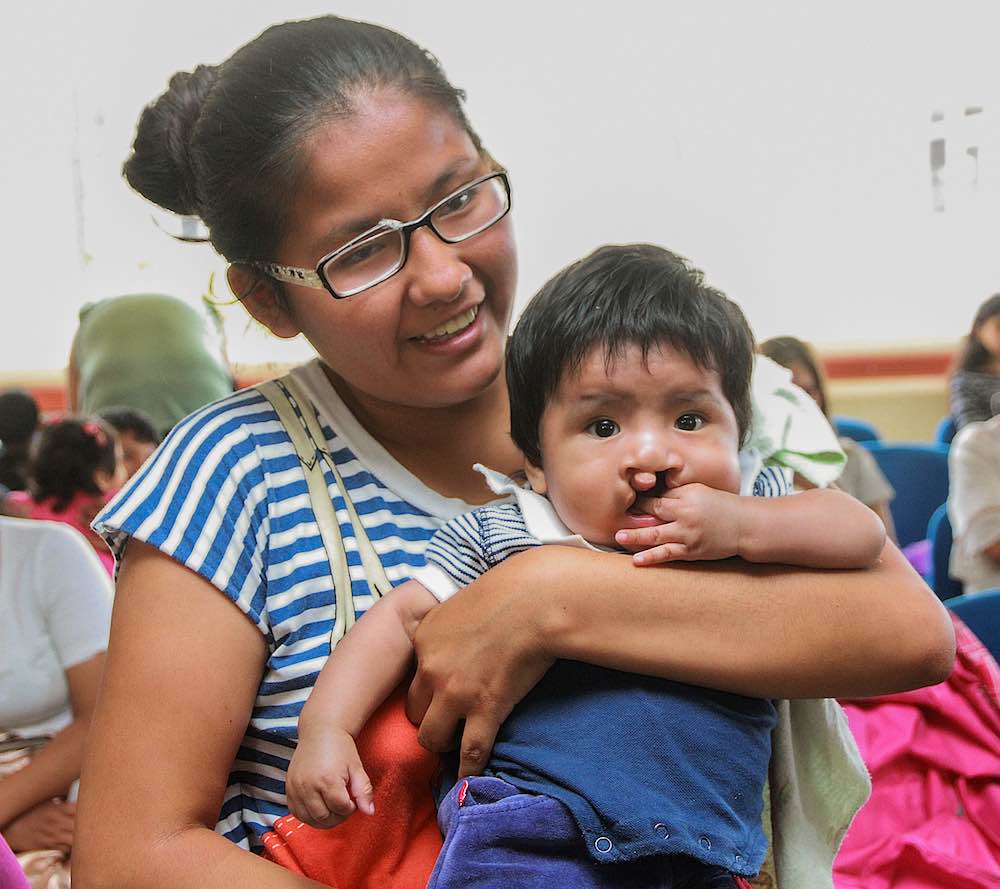 Madre de lactante beneficiado por Sonríe con Rotary: “El apoyo entregado por Rotary y Collahuasi es vital”