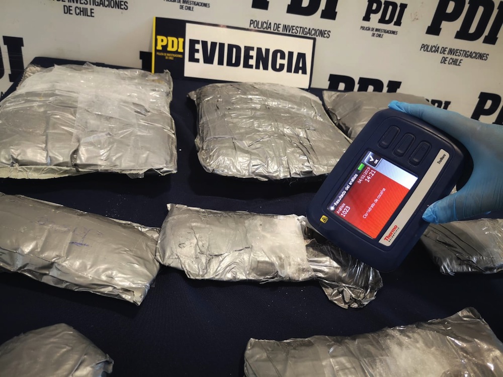 Peruanos trasladaban más de 6 kilos de cocaína adosados a sus cuerpos