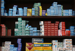 Piden al Ejecutivo estudiar la creación de un fondo de medicamentos para mayores de 65 años