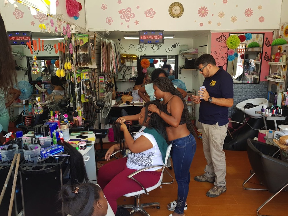 PDI fiscaliza a ciudadanos extranjeros que trabajan en peluquerías y barberías﻿