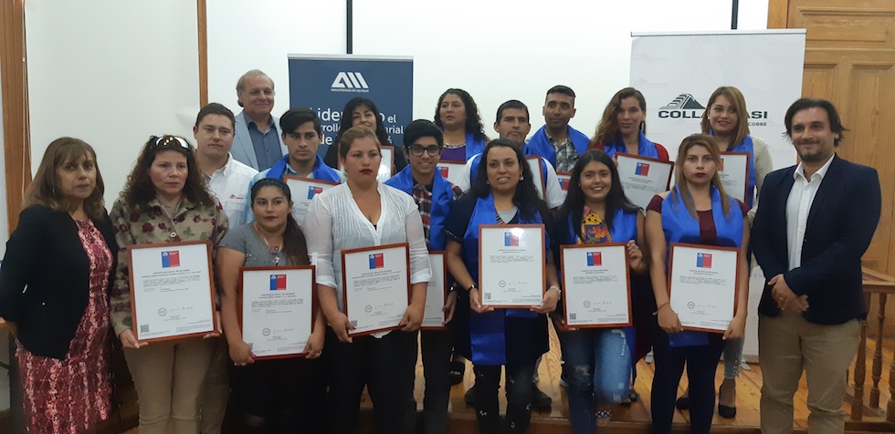 Estudiantes del borde costero recibieron sus licencias de enseñanza media