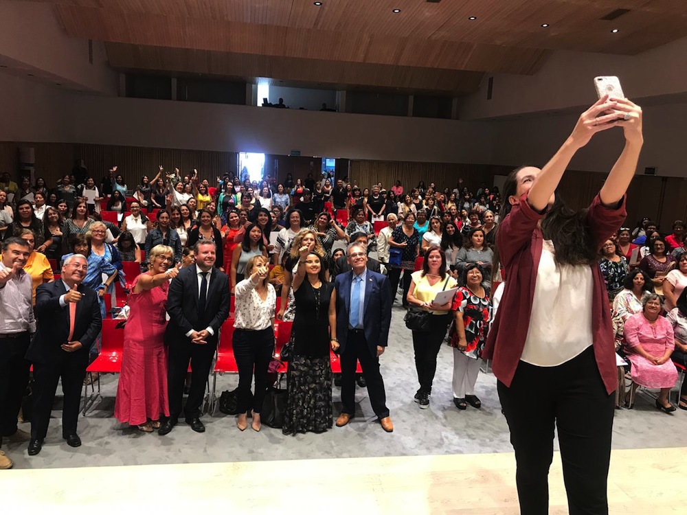 Sobre 300 mujeres emprendedoras de Tarapacá en el seminario: “Mujeres Malabaristas de la Vida”﻿