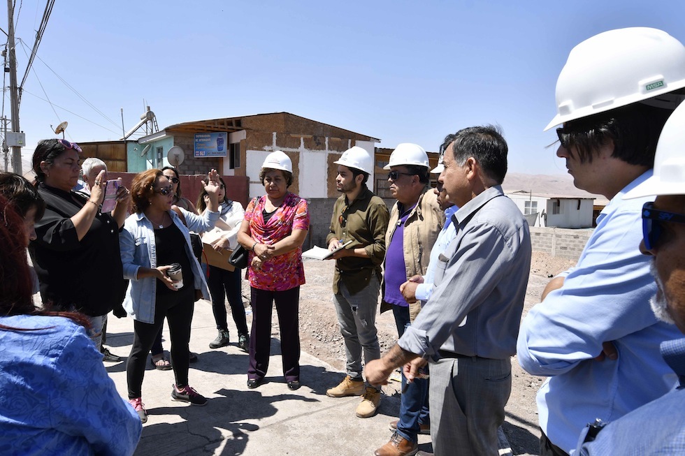 Cores conocen en terreno situacion de las viviendas de El Boro dañadas por socavones