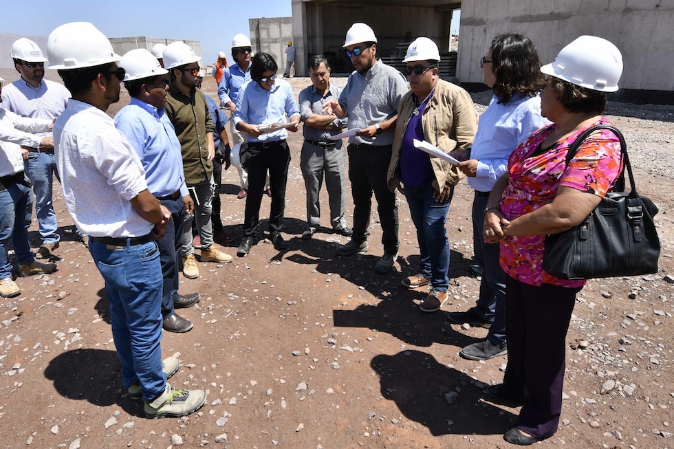 Cores conocen en terreno situacion de las viviendas de El Boro dañadas por socavones