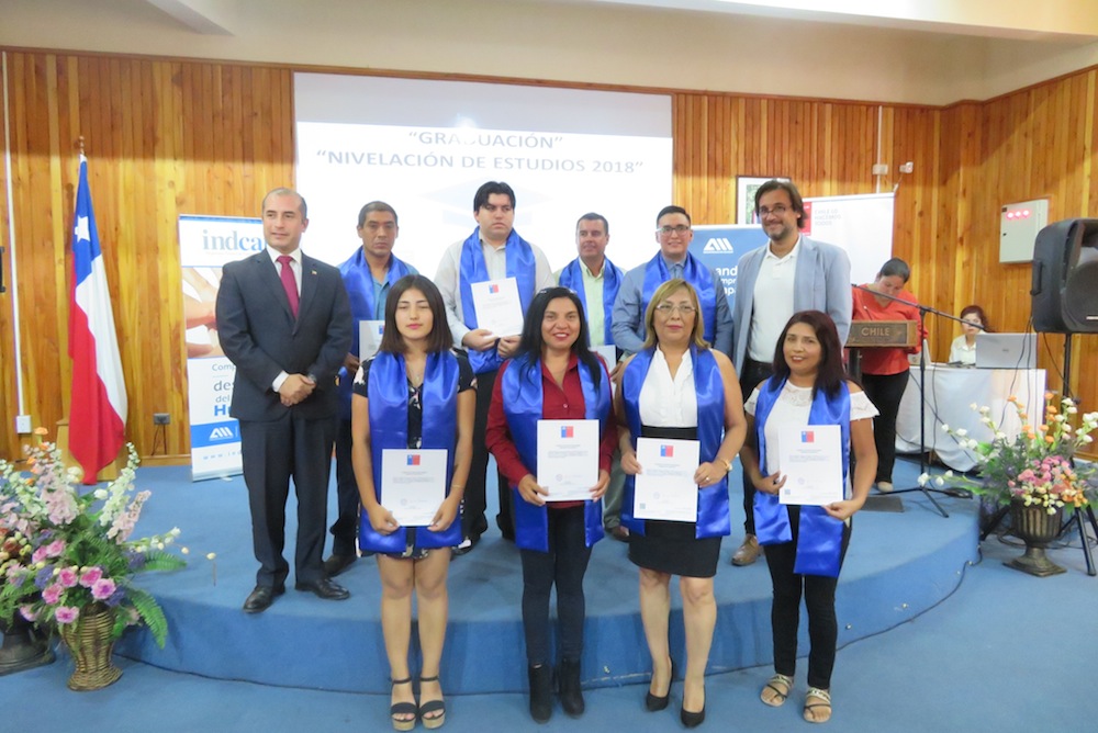Emotiva ceremonia de graduación del Programa Nivelación de Estudios