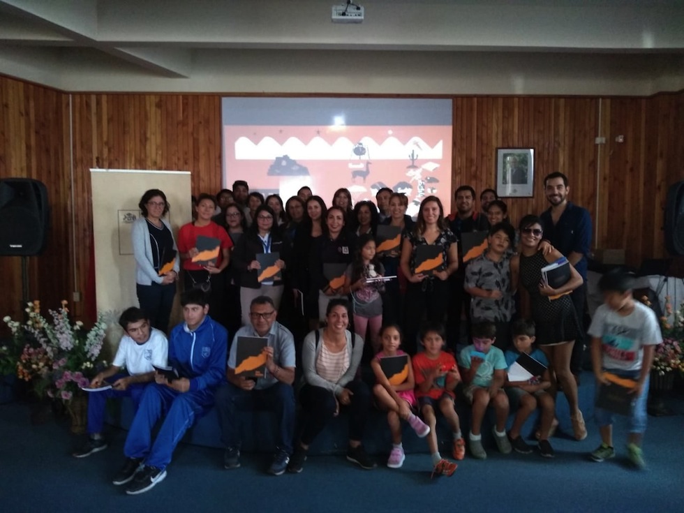 70 colegios reciben sets de lectura “Leo Primero” del MINEDUC